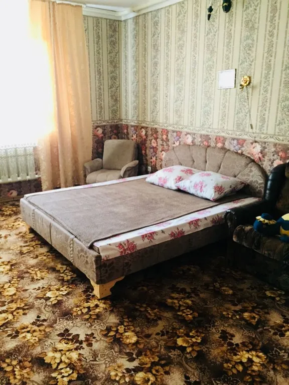 Комната с балконом в частном доме у моря