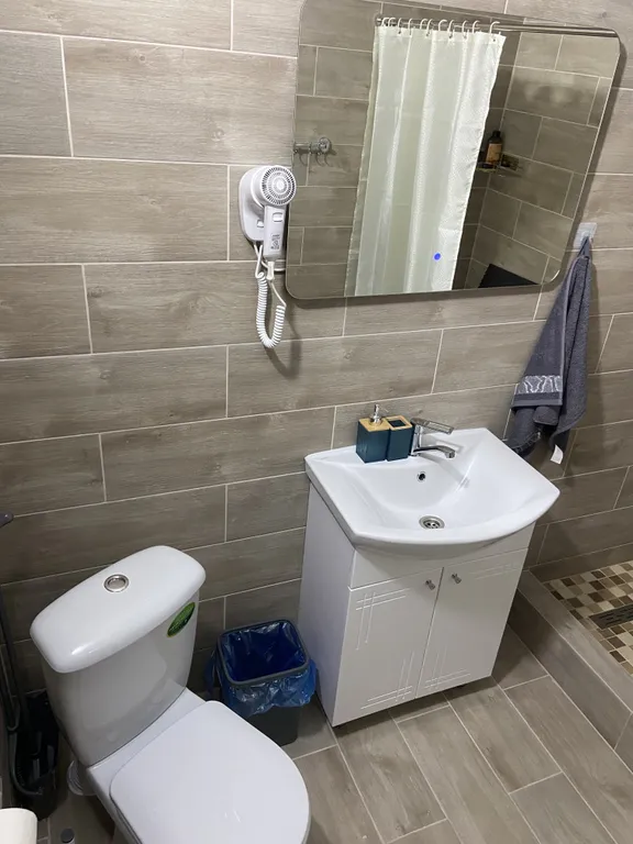 Дом в черте города в сосновом лесу