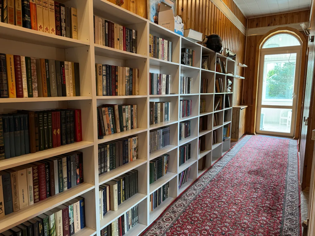 Дом с бассейном, сауной, возле леса для семейного отдыха