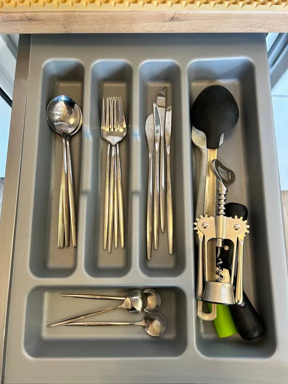 Стильный А-фрейм на берегу озера