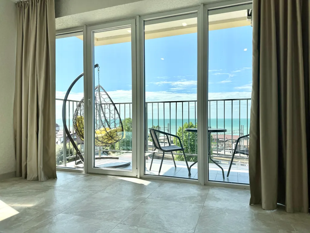 Двухкомнатная квартира с прямым видом на море