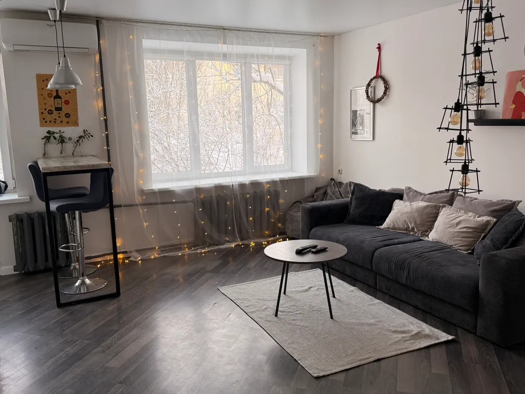 Уютная квартира-студия с отдельной спальней в самом центре города