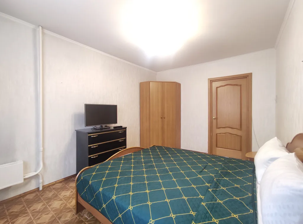 Квартира 3-комнатная квартира ochre apartament у Нефтегазового университета — Тюмень