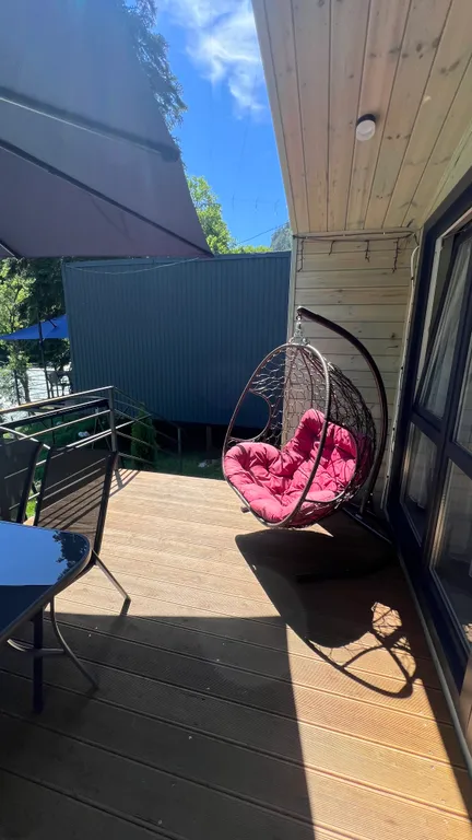 Коттедж с видом на реку и горы (4)