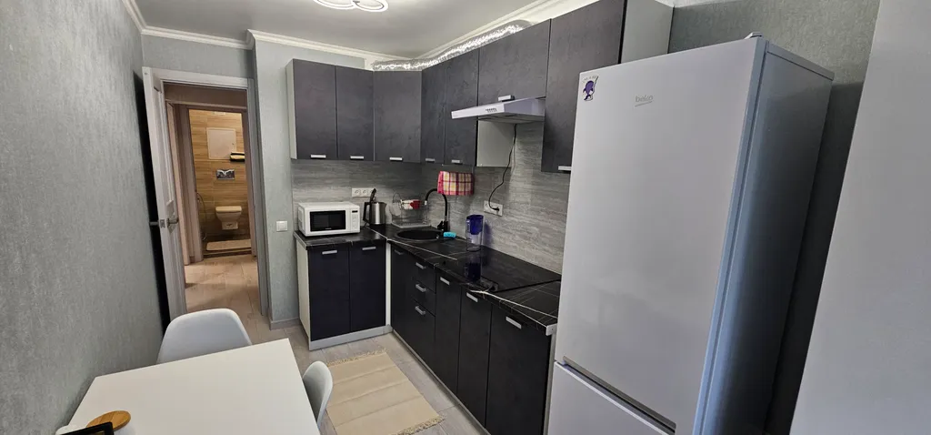 Двухкомнатная квартира в тихом дворе с новым ремонтом и техникой