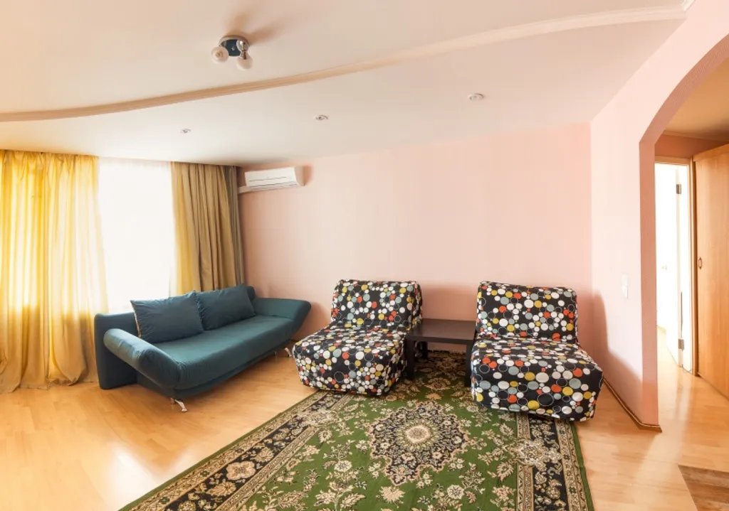 Светлая, чистая двухкомнатная квартира