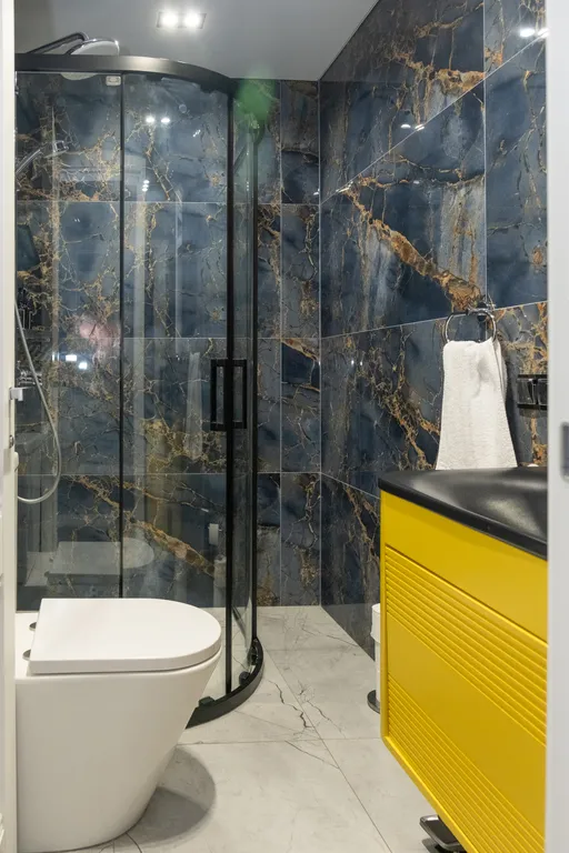 Дом на берегу лесного озера