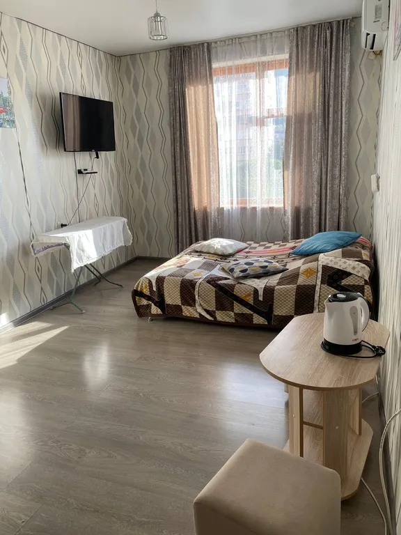 Уютная комната в центре города у моря.