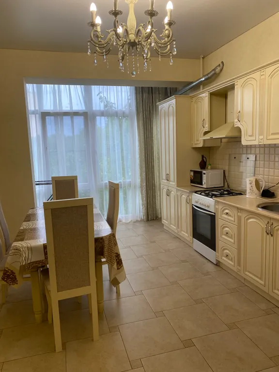 Светлая квартира в спальном районе возле парка — аренда посуточно в Ессентуки