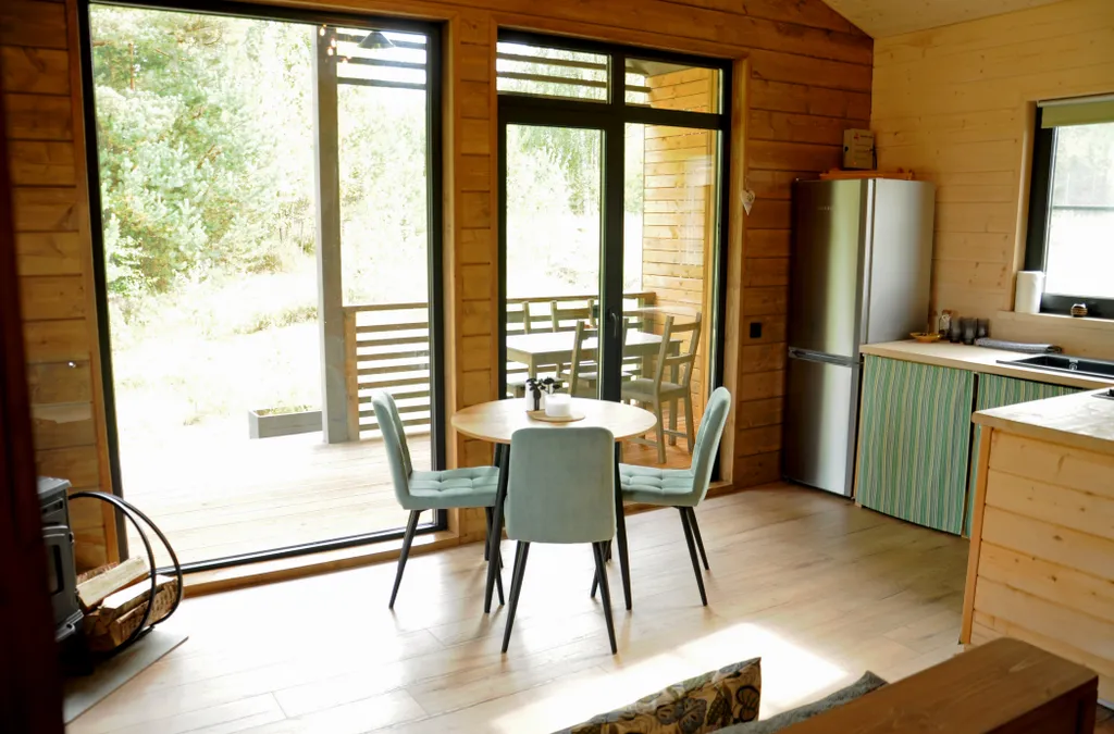 Уютный домик у леса с камином, панорамными окнами и купелью