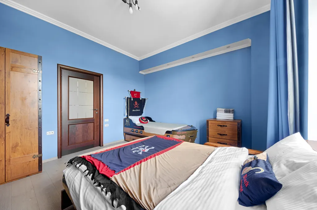 Дом с бассейном