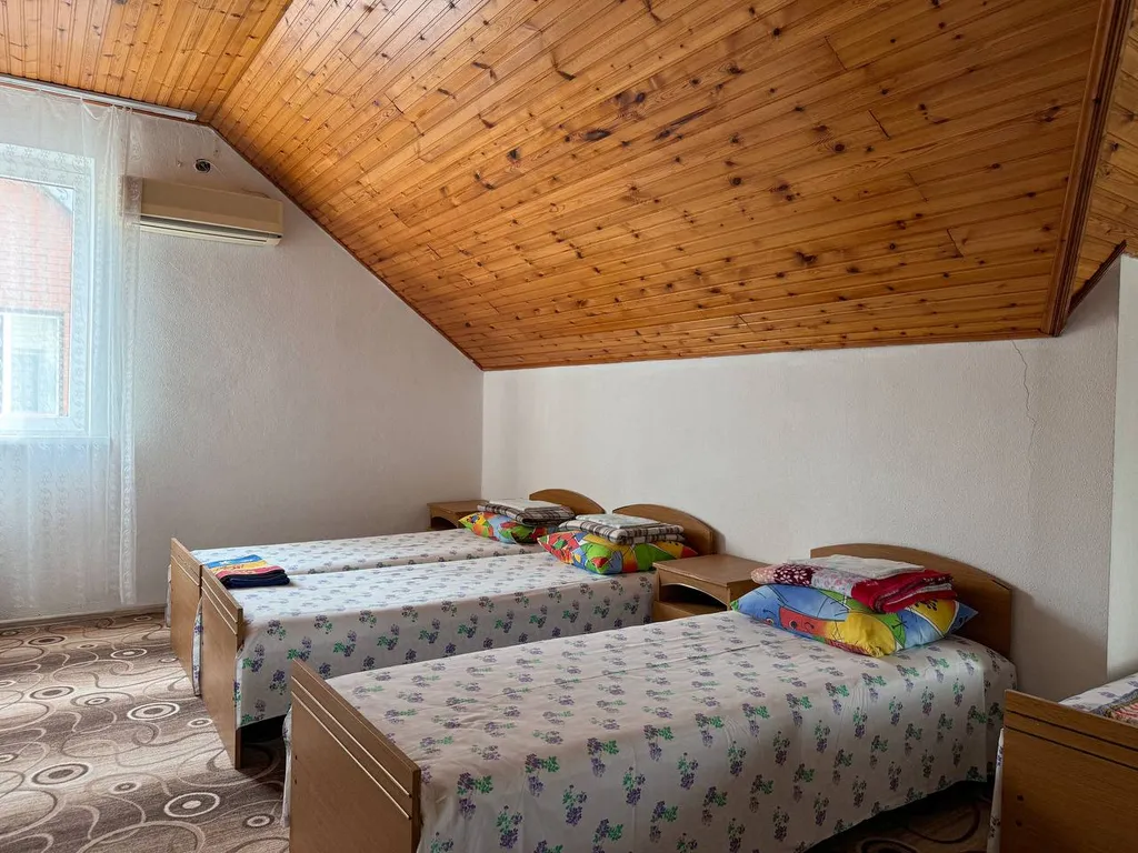 Квартира Четырёхместный номер с балконом — аренда посуточно в Архипо-Осиповка