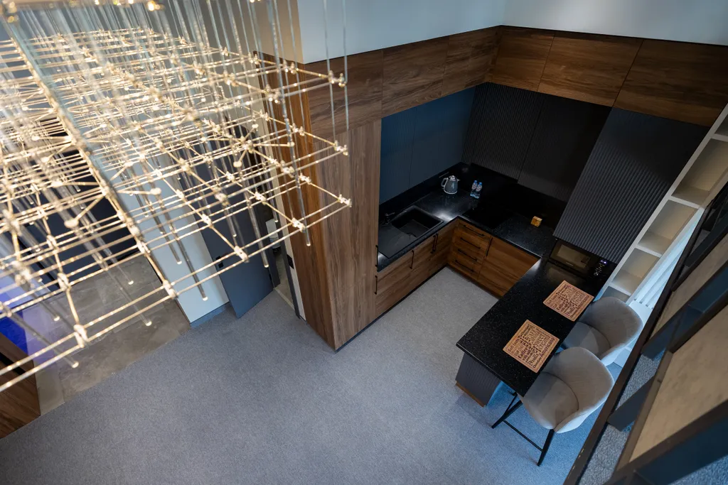 Большой двухуровневый дизайнерский лофт с панорамными видами на Москву