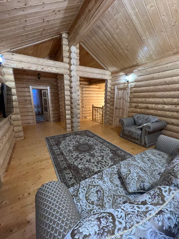 Большой коттедж на побережье озера Тосканка