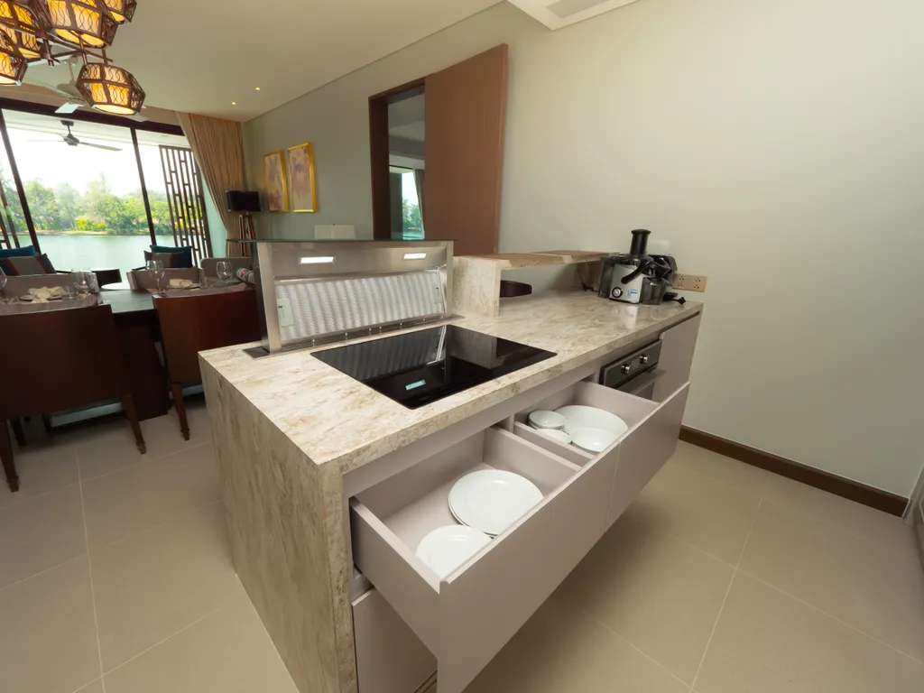 Angsana Oceanview Apartments with jacuzzi in Laguna area N122