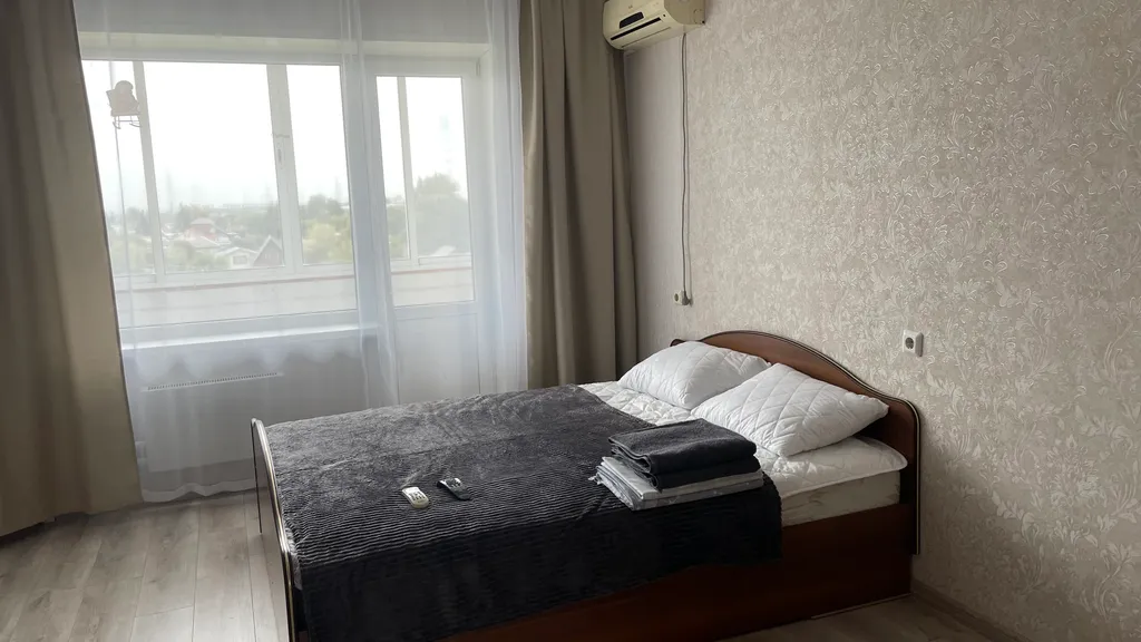 Уютная квартира рядом с аэропортом Толмачево и экспоцентром