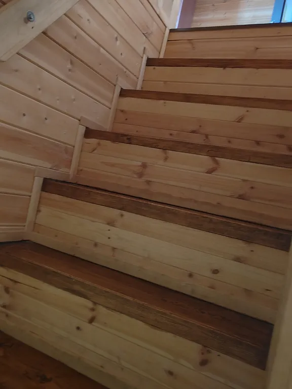 Дом рядом с озером и рекой