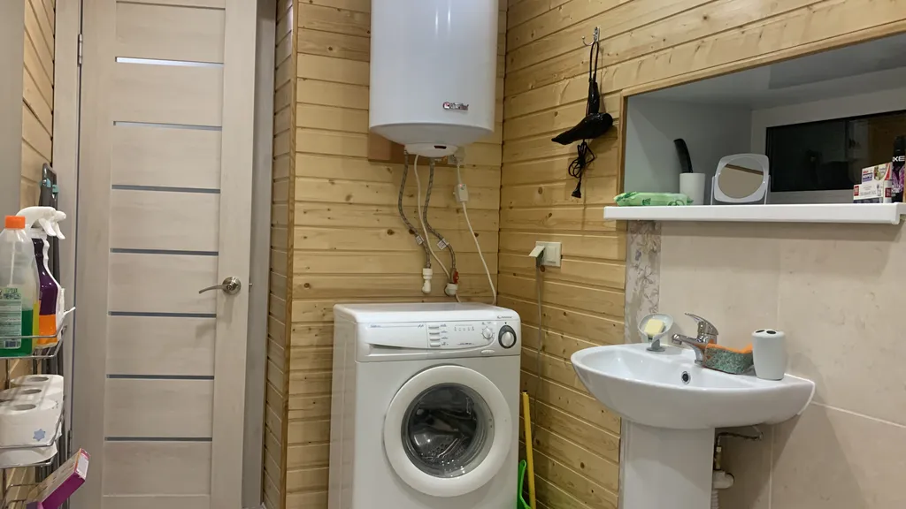 Коттедж Уютная и комфортная ХижInna с русской банькой в лесу у реки — Волхов