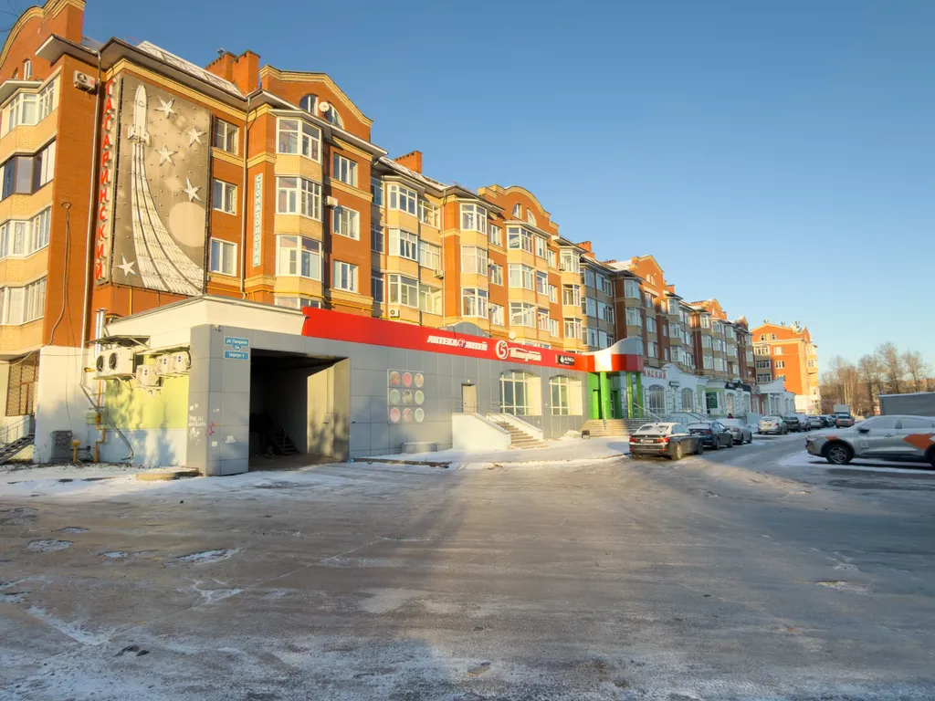 Евротрешка с подземной парковкой близко к центру