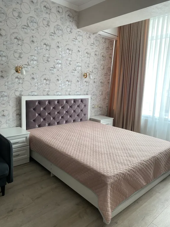 Двухкомнатная квартира с балконом в центре города