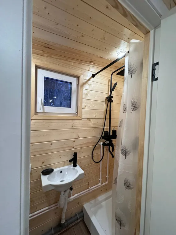 Уютный дом в лесу