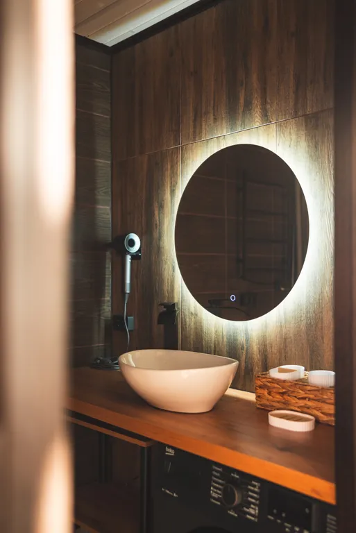 Уютный дом на берегу озера