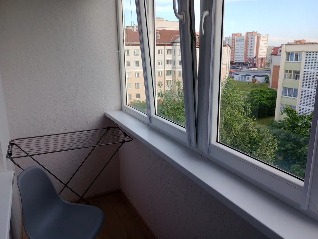 Комфортная 2-комнатная квартира с маленьким парком во дворе