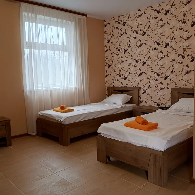 Квартира Трехместный номер с 3 отдельными кроватями 11 — аренда посуточно в Береговое (Феодосия)