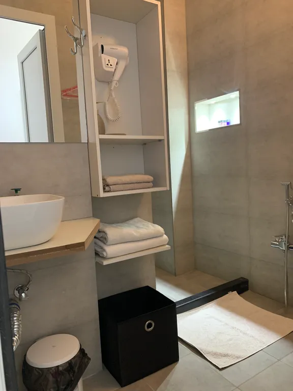 Студия с балконом в центре Баку