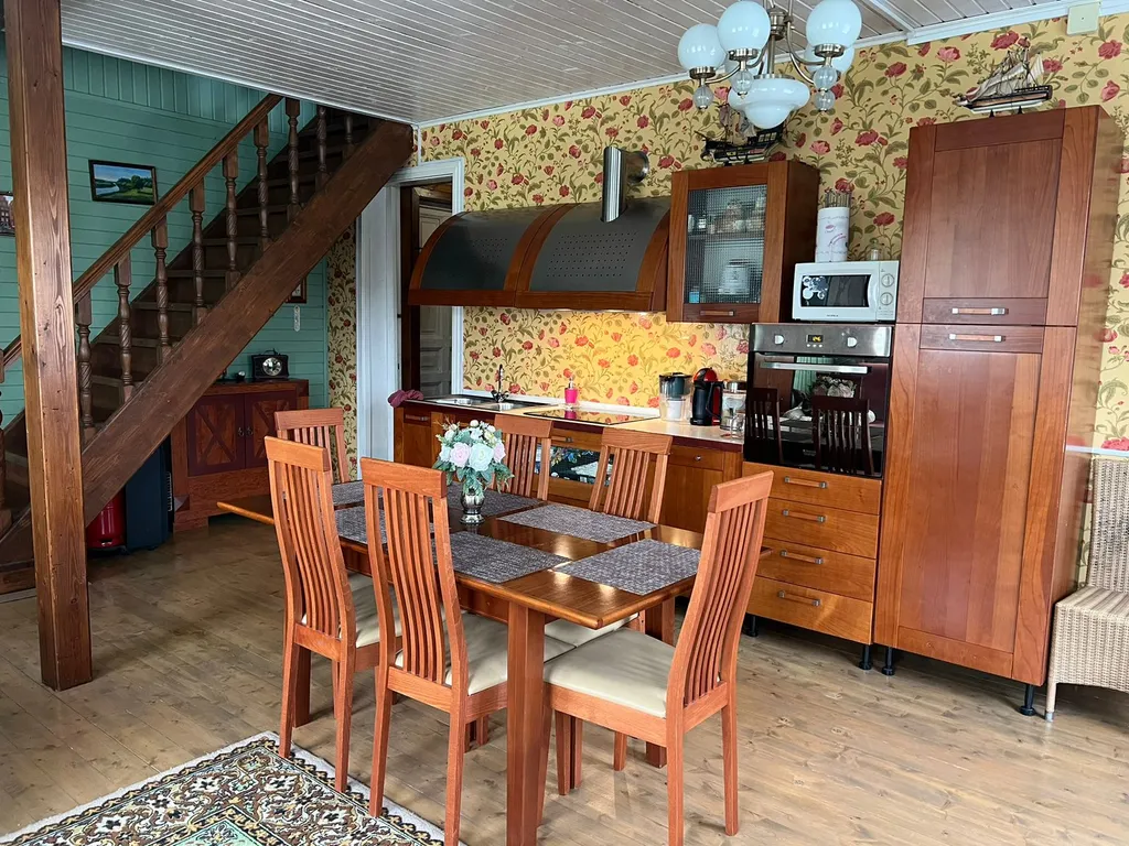 Загородный дом в лесу на Волге