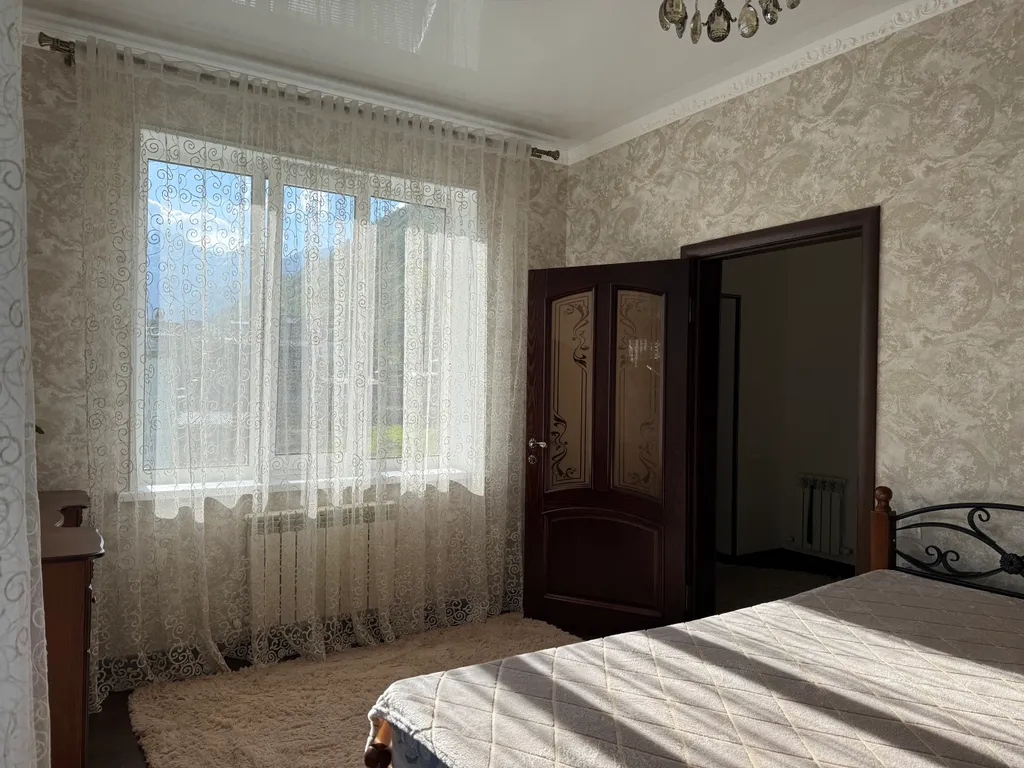 Уютный домик в сказочном месте