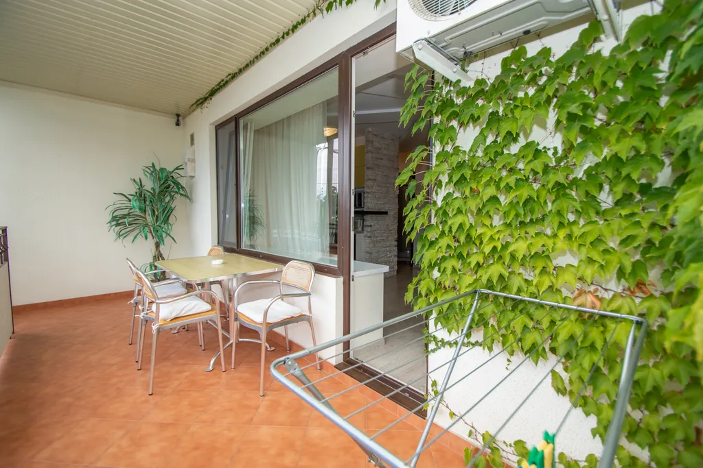 Квартира Однокомнатный апартамент "Андеграунд" с видом на море — аренда посуточно в Гурзуф