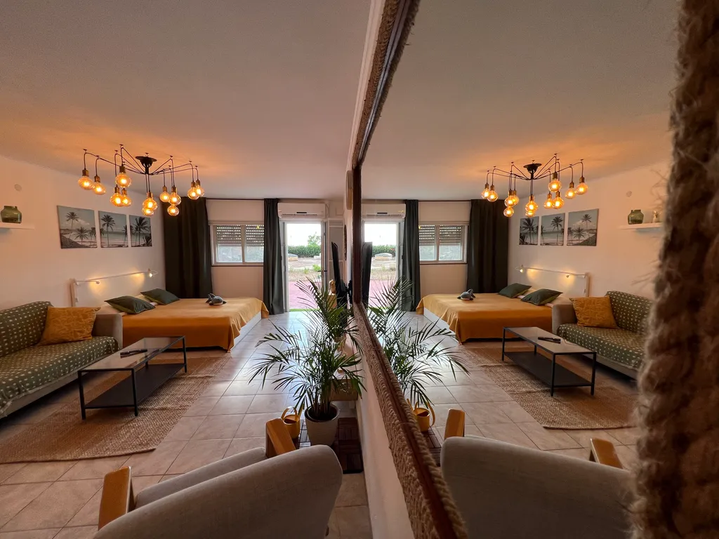 GW014 Студия с бассейном с видом на море (Gugel Waves Nahariya)