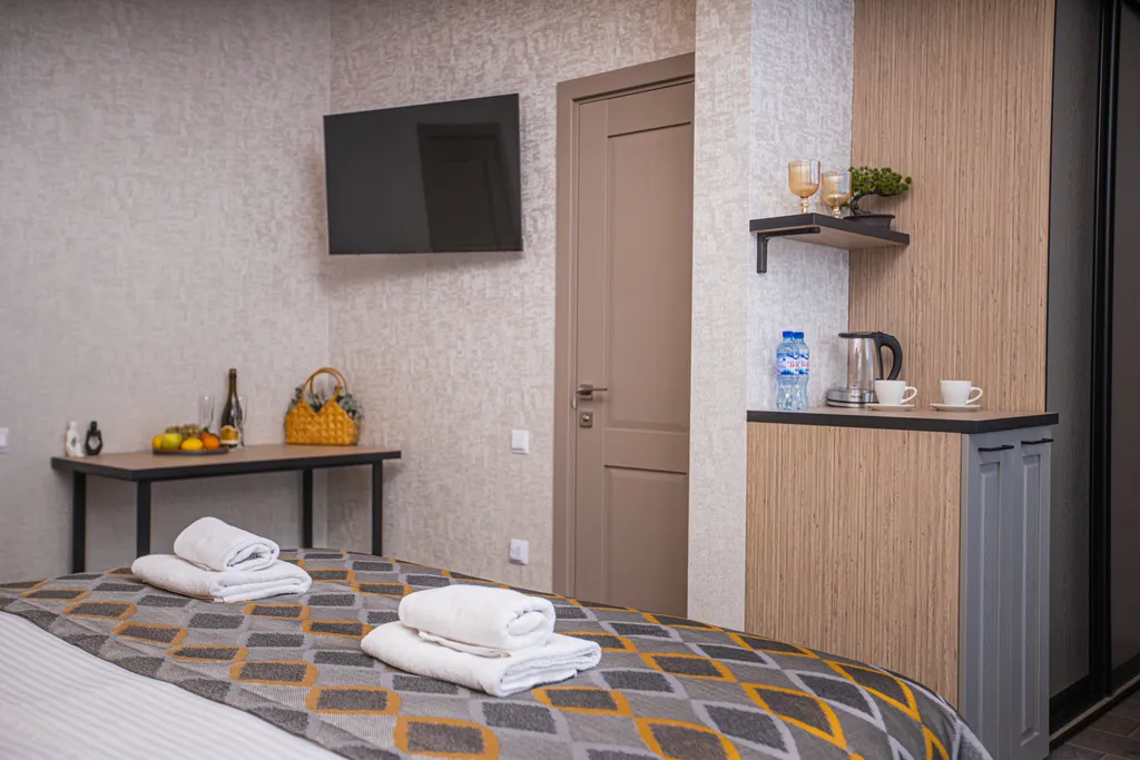 Полулюкс с панорамным застеклением и балконом для 2 гостей