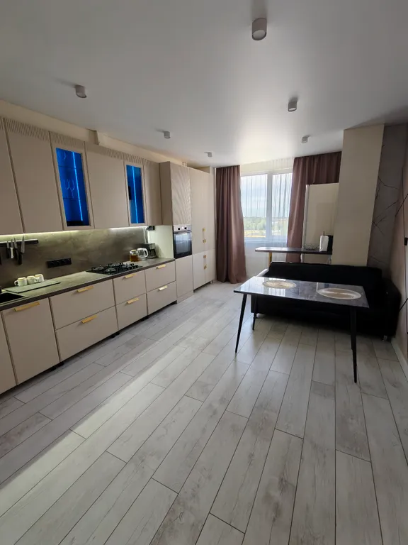 Квартира Квартира двухкомнатная большая — Мирное