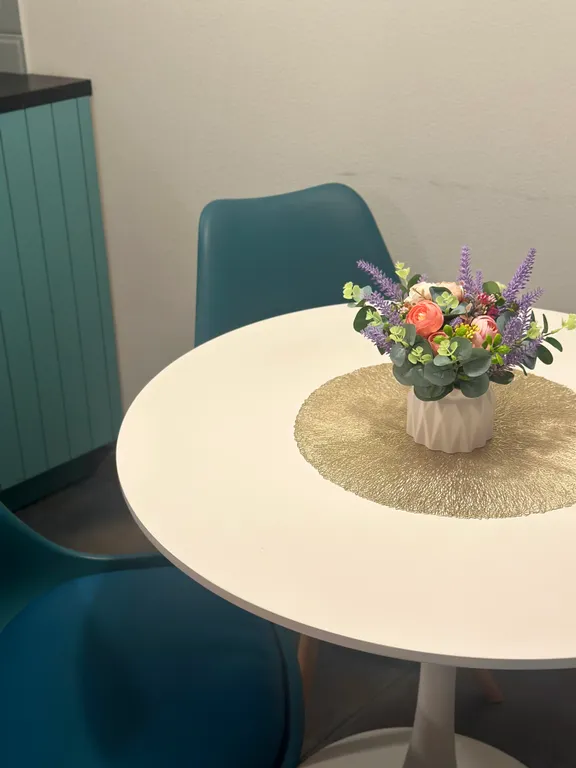 Новые дизайнерские апартаменты в Ваке Axis Towers