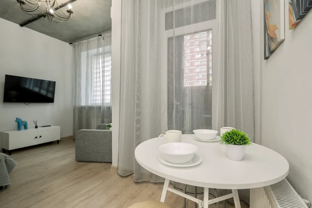 Милeйшaя студия с балконoм в центре гоpодa