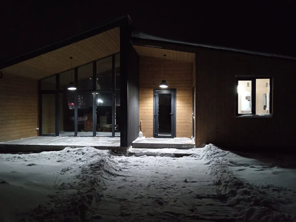 Коттедж Красивый дом у речки — Купанское