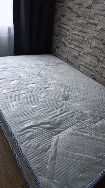 Студия в ритме морского города около Золотого моста