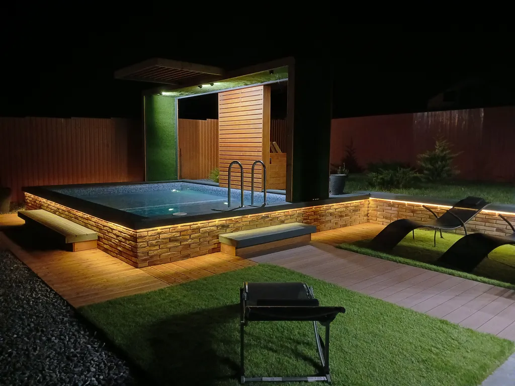 Дом с бассейном