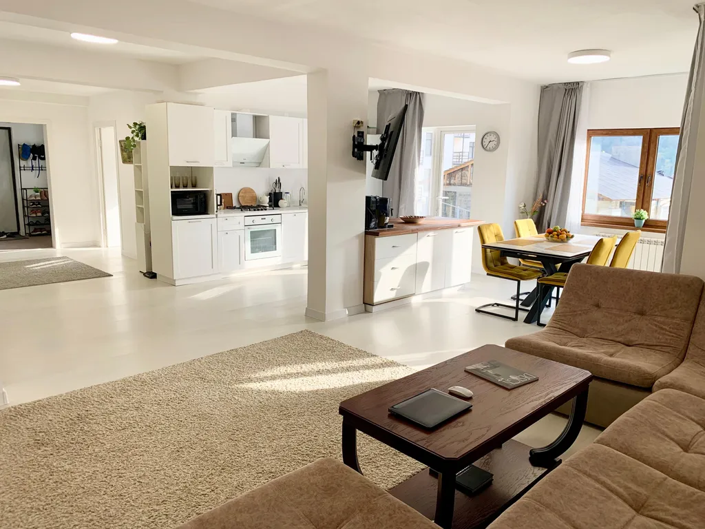 Дом с шикарным видом на горы, с теплым бассейном и баней на дровах