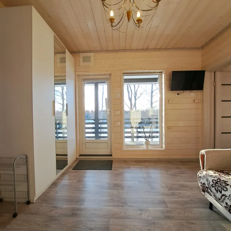 Уютный домик с видом на закат