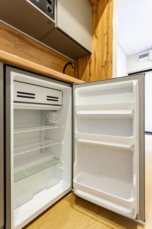 Просторная студия с дизайнерским ремонтом