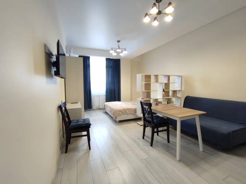 Современная студия с видом на море возле Дендрария