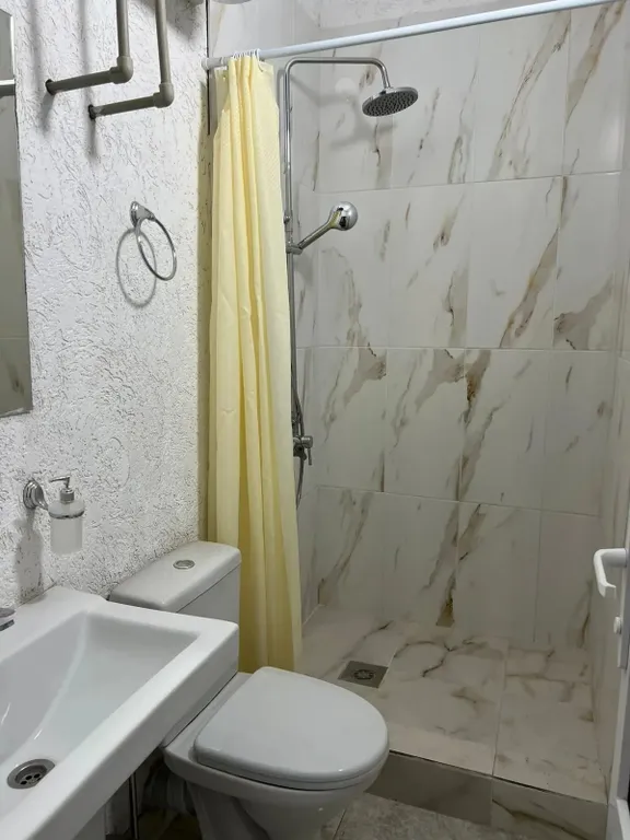 Квартира Квартира Четырёхместный номер стандарт на 1 этаже с отдельным входом — Сухум