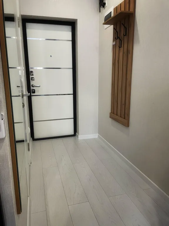 Апартамент в 3 минутах до моря с маленьким балконом и видом на горы