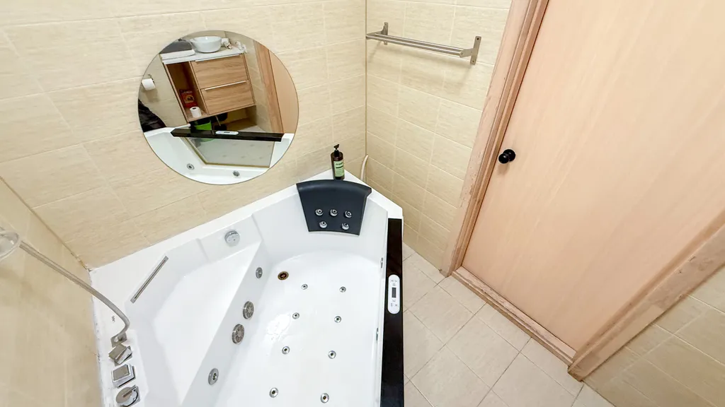 Апартаменты с джакузи около УГМК-Арены