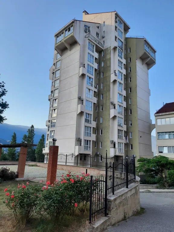 Квартира Панорамная квартира с видом на море, горы и набережную+паркинг — Ялта
