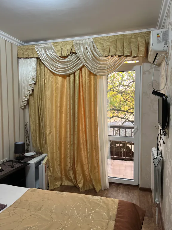 Двухместный номер с балконом , с видом на море и горы