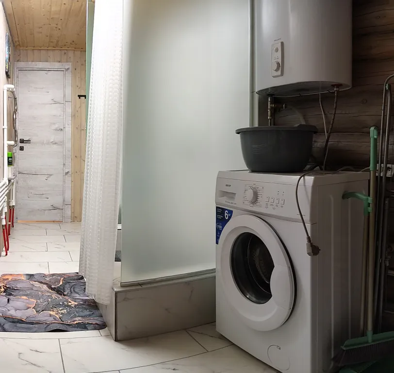 Дом Феникс в лесу